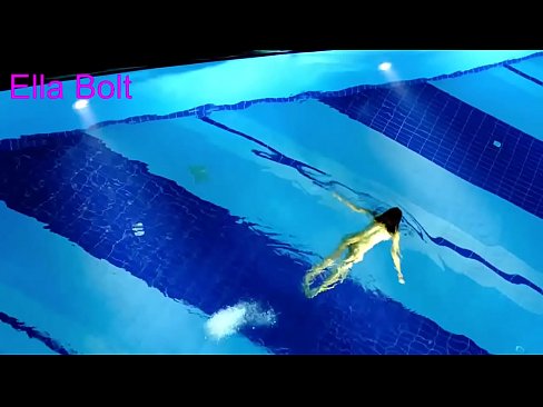 ❤️ मी पाहणे थांबवू शकत नाही, तरुण गोरा ELLA BOLT रिसॉर्ट पूलमध्ये नग्न पोहताना पकडला गेला ❤️ गुदद्वारासंबंधीचा व्हिडिओ mr.xlxxporno.ru वर